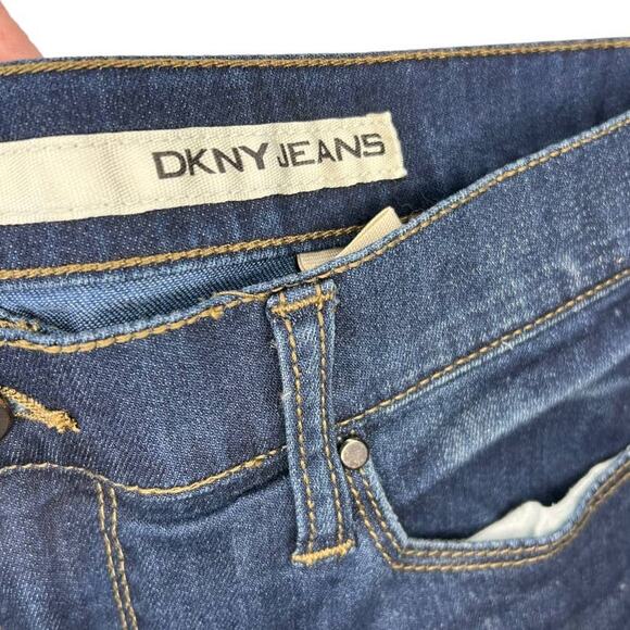 DKNY Jeans Size 8 / 30 Straight Leg Mid Rise Cropped Dark Wash Blue Denim - Picture 3 of 10